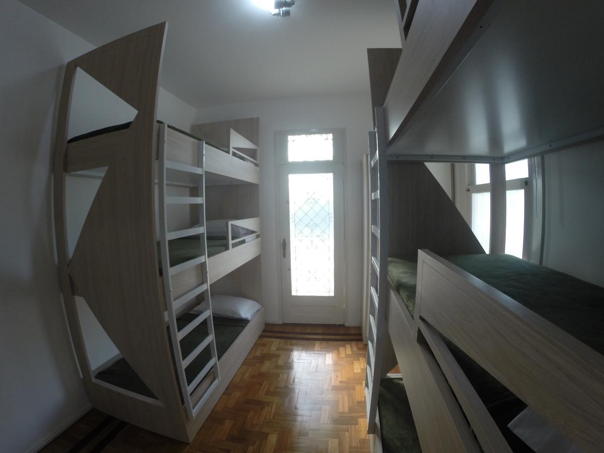 Cama de Beliche em Dormitório Misto com Varanda (6 adultos)